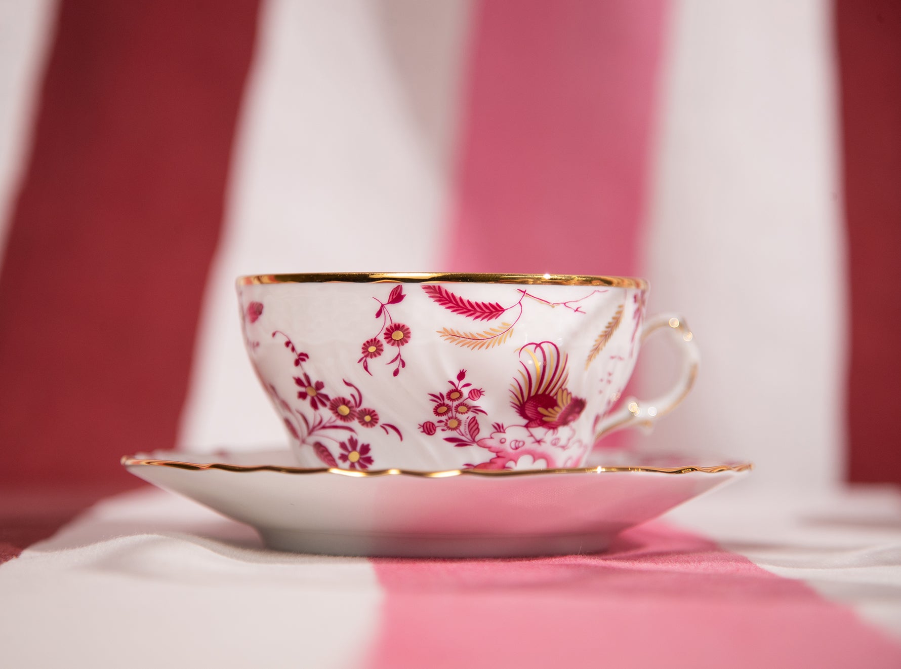 Ginori 1735 Oro di Doccia Magenta Tea Saucer 15cm & Tea Cup 9.5cm Set