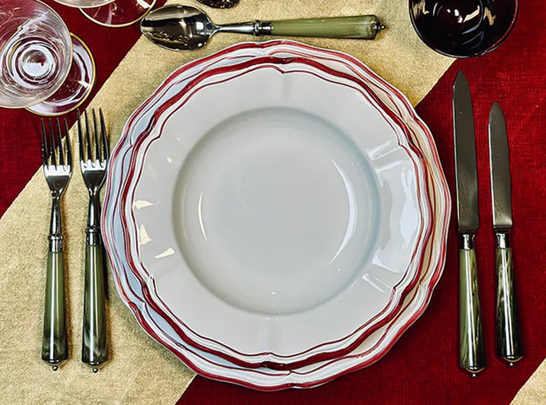 Noel Linen Tablecloth in Gold and Claret Red