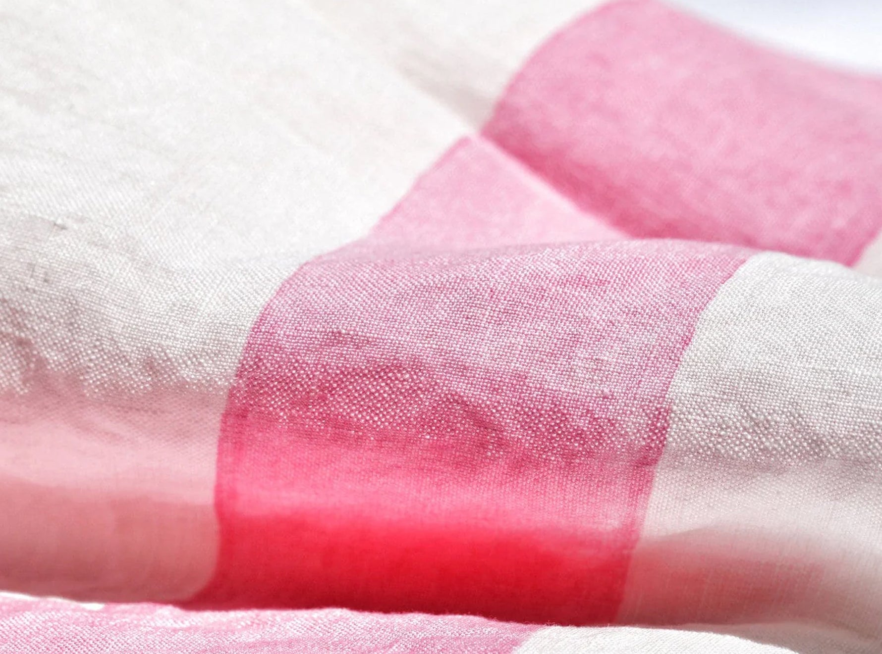 Cornice Linen Tablecloth in Rose Pink