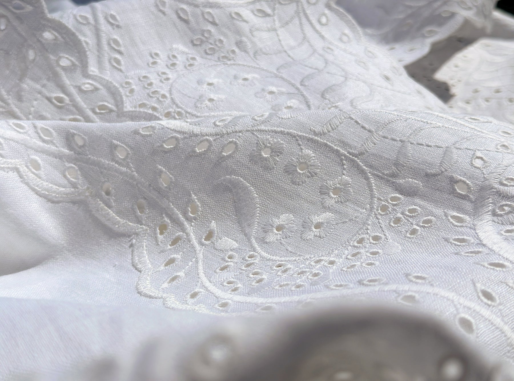 Broderie Anglaise Linen Tablecloth