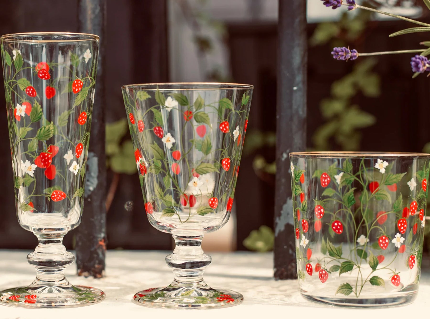 'Fraises des Bois' Wine Glass