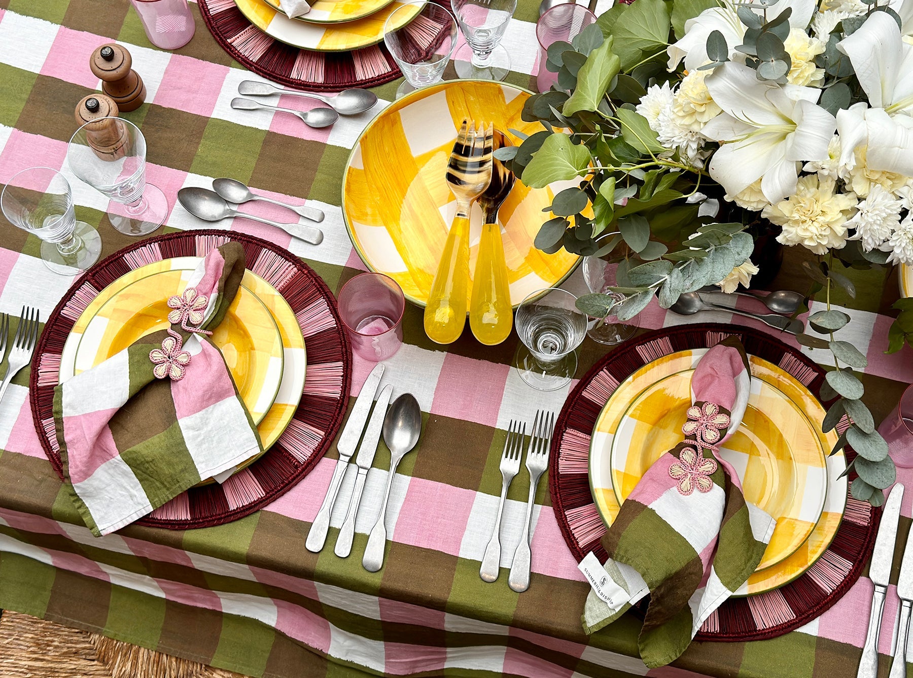 Wrapped Flowers Handwoven Straw Napkin Ring in Green