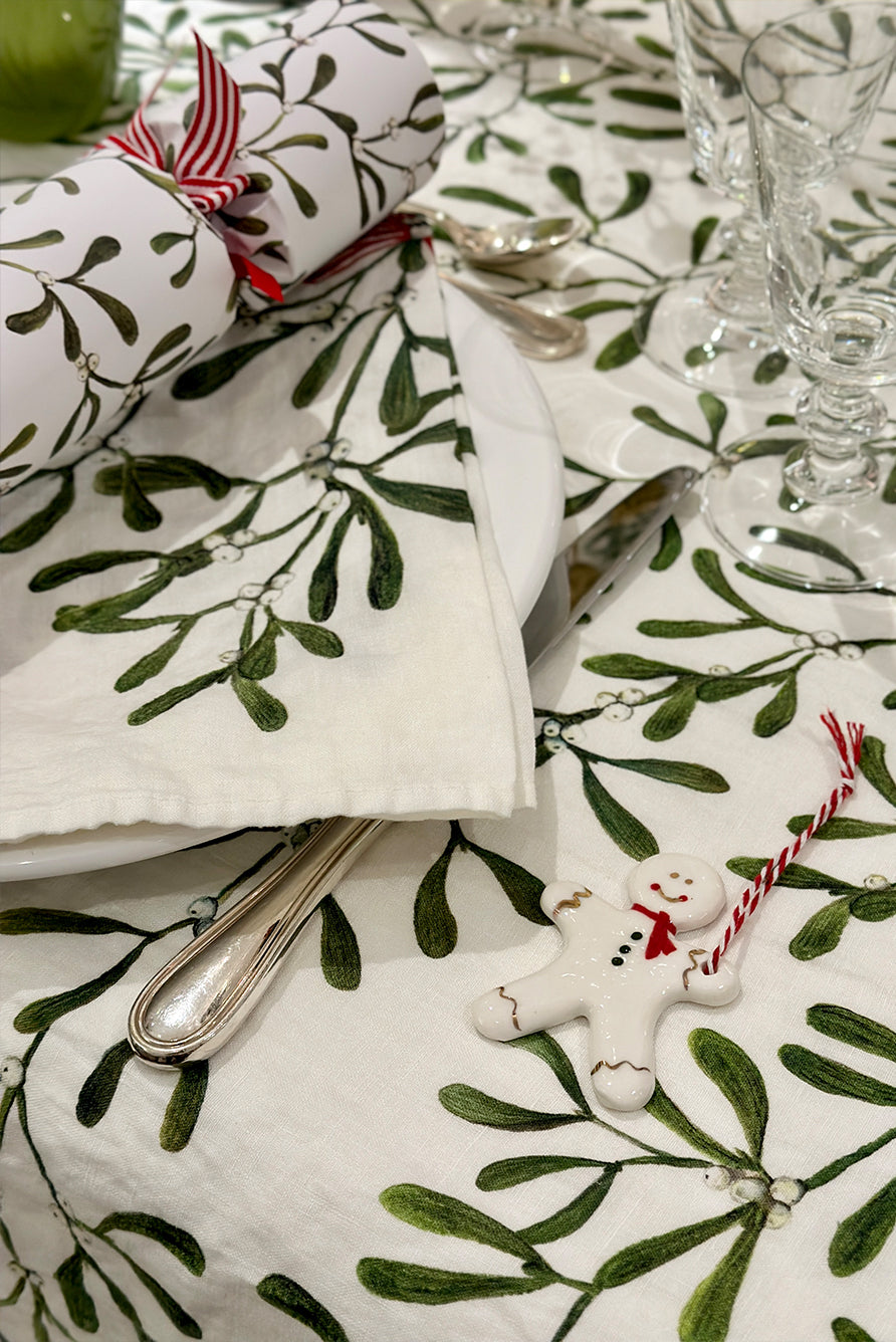 Christmas Crackers with 'Mistletoe' Print, Box of 6 (UK ONLY)