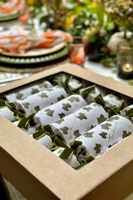 Box of 6 Ivy Crackers With Green Velvet Bows (UK ONLY)